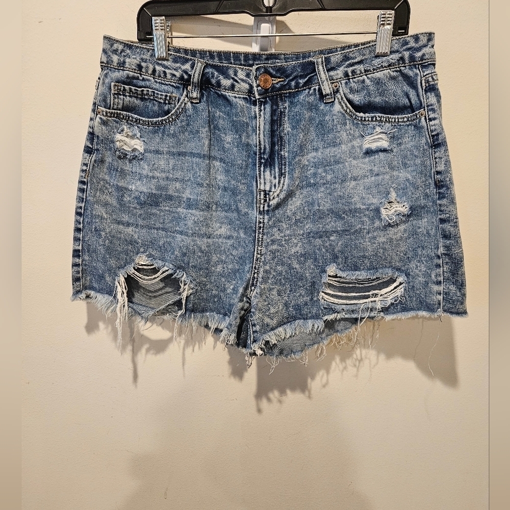 YMI DREAM JEAN WOMEN'S RIPPED DENIM HIGH-RISE JEAN SHORTS SIZE 17 WAIST 33